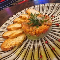 サーモンとアボカドのタルタル