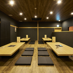 【ごゆったり過ごしたい方へおすすめ】広々としたお座敷をご用意。お子様連れでも老若男女問わず楽しいひと時をお過ごしいただけます。