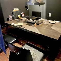 個室の掘りごたつ席。掘りごたつ席同士の結合可能です。