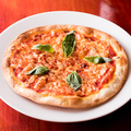 料理メニュー写真 ピザ ～薄い生地のサクサクパリパリのピザです～