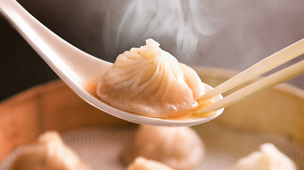 【台湾の名店】台湾で行列ができる小籠包の人気店「京鼎樓」。そこの本格小籠包を味わうなら当店へ！