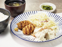 かきフライとチキン南蛮定食／焼き餃子(１０個)と鶏から定食＜各種＞
