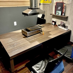 個室の掘りごたつ席。掘りごたつ席同士の結合可能です。