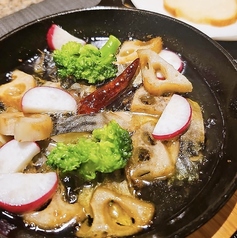 鯖とレンコンのアヒージョ バッケト付き