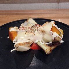 ごろごろ彩り野菜のスパイスチーズ焼き