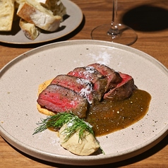 比布産蝦夷鹿肉のグリル パプリカと胡桃のペーストと自家製ウスターソース