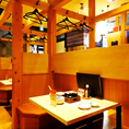 【テーブル席】西葛西の駅から徒歩1分の海鮮居酒屋！デートや仕事帰りのカジュアルな飲み会などにおすすめ。落ち着いた和風の空間はお誕生日や記念日のお祝いにもおすすめです。こだわりの料理と厳選したお酒をゆっくりお楽しみいただける寛ぎ空間となっております。