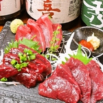 本鮪赤身・ミンク鯨・馬刺の上ももという、異種赤身三点が楽しめる盛り合せ