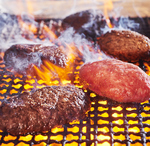 新名物！レアでも食べれる池田牛の炭焼き生ハンバーグ！