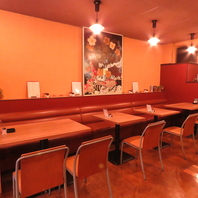 テーブル席完備してるので友人との飲み会など大歓迎！