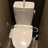 トイレは3箇所ございます。男性専用、女性専用で別れております。