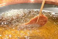 こめ油100％！箸でも切れるサクサク食感。