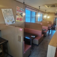 女子会や仕事帰りの一杯など使い勝手抜群なテーブル席