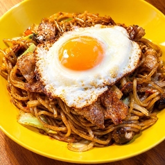 焼きそば(目玉焼きのせ)
