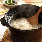 雪蔵氷温熟成魚沼産コシヒカリを使った、土鍋の銀しゃりは一度は食べたい逸品です。
