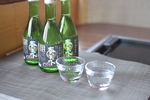 〈江戸前汽船特注〉もんじゃに合わせた日本酒「葵天下」も船内で好評発売中！