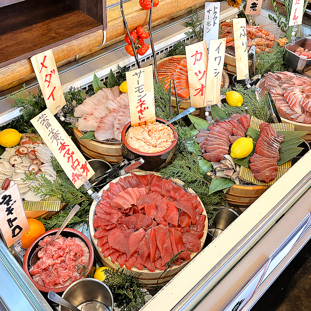 種類豊富な刺身(日替わり)は、全国の漁港から仕入れるこだわりです☆