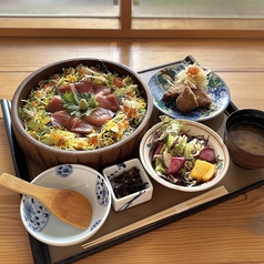 割烹本山サカナのおすすめランチ1