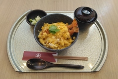 鎌倉丼（エビフライの卵とじ丼）