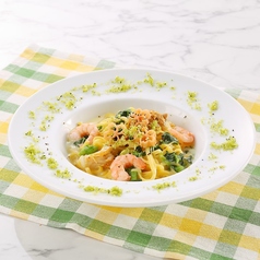 芽吹き包む森　春野菜のクリームリングイネ