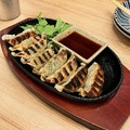 料理メニュー写真&nbsp;肉汁爆弾！鉄板焼き餃子