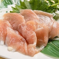 ジューシーで自慢の地鶏使用しています。