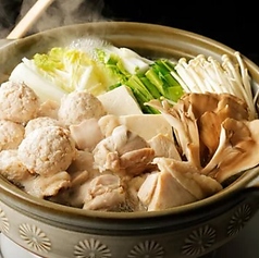 具だくさんで旨みたっぷりのちゃんこ鍋。肉と野菜のコクが染み渡る、心も体も温まる逸品。
