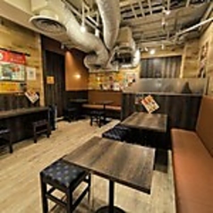 席数20席と限られた空間を活かし、スタッフの目も届きやすいアットホームな雰囲気で食事が楽しめます◎お一人様から少人数グループまで、様々な用途に対応できる席配置です。