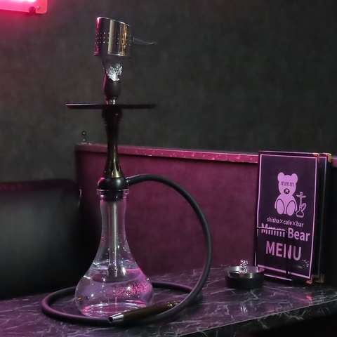 間接照明が照らすお洒落な大人の空間でシーシャや映えるカクテルをお楽しみください★