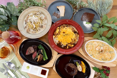 テラス席はペット同伴OK！県産食材で彩るメインダイニング。