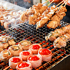 熟練の職人が丁寧に焼き上げた焼鳥も大人気！