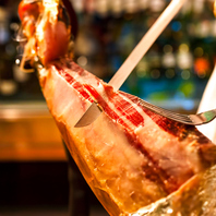 《昼も夜も、味わい尽くすスペイン料理の豊かな余韻》