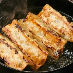 鉄鍋餃子 4個