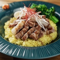 絶品ポーク丼と交流の輪！出会いを紡ぐ最高の食体験を★