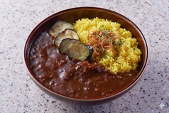 〆の黒毛和牛の牛筋旨辛ブラックカレー