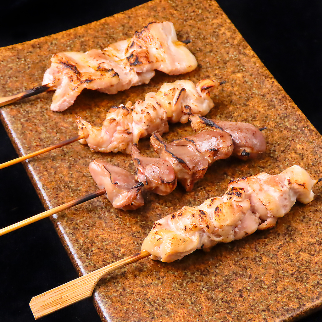 焼鳥・串カツ・刺身・阿波牛など種類豊富に楽しめる！