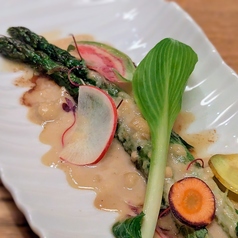 アスパラのバターソテー　ヘーゼルナッツのソース