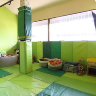 お子様連れにも安心！キッズルーム完備