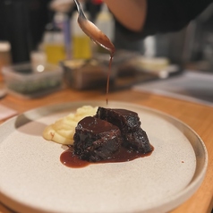 牛ほほ肉の赤ワイン煮込み マッシュポテト添え