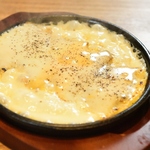 熱々♪とろ～り鉄鍋チーズ餃子