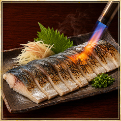 混雑していなければ「炙り〆サバ」目の前で炙ります!