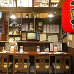 昭和レトロな作りのカウンター席も、とっても素敵です♪