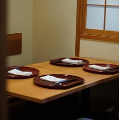 隣との仕切りあり。