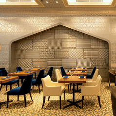 広々として暖かな雰囲気が漂うワンフロアの空間は、Tokyoの真ん中でゆったりとした非日常を彩ります。