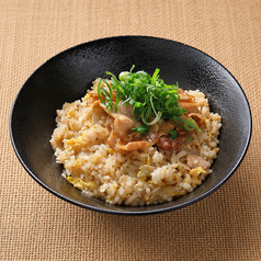 香ばしさ爆発!特製にんにく炒飯