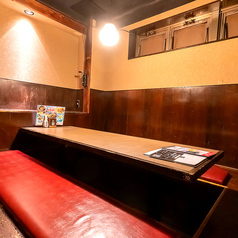 8名~10名様でご利用いただける、お座敷タイプの個室となっております!わいわい騒ぎたい場合にピッタリ♪誕生日会や女子会、サークル飲み会など各種宴会にオススメです!ゆっくり食事をお楽しみいただきながら楽しい一時をお過ごしください♪