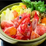 濃厚な旨味と上品なコクのキンキ鍋はだしを吸い込んだ野菜も美味しい♪飲み放題付きコースでご提供！