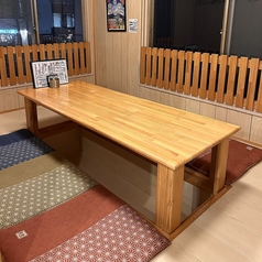 上品な和空間で愉しむひと時。半個室席は4～8名様までのご利用が可能。掘り炬燵なので足をのばしお寛ぎ頂けます。