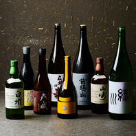 毎月ラインナップが変わる厳選した日本酒は料理と相性◎