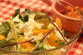 料理メニュー写真 シトラスサラダ（グレープフルーツやオレンジが乗ったサッパリしたサラダ）